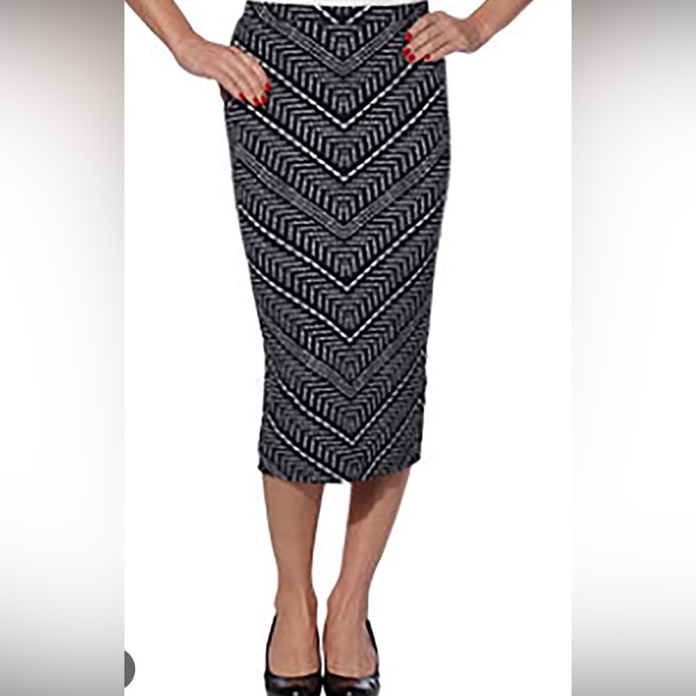 Matty M Skirt Womens XS Black and White Bodycon Midi Pull-On Like new